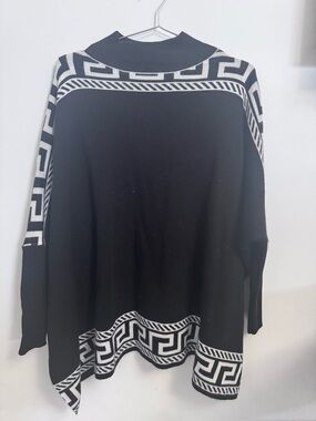 Black & White Geometric Knit Sweater Poncho